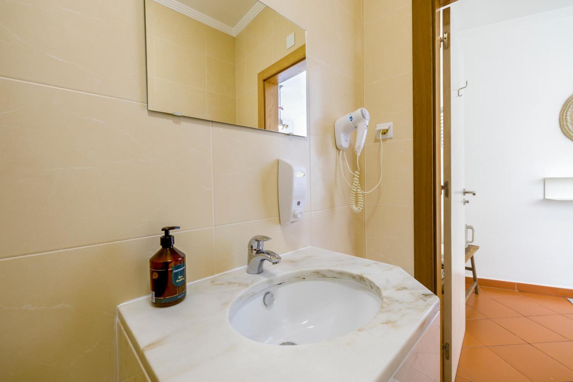 Casa Luma B&B ลากอส ภายนอก รูปภาพ